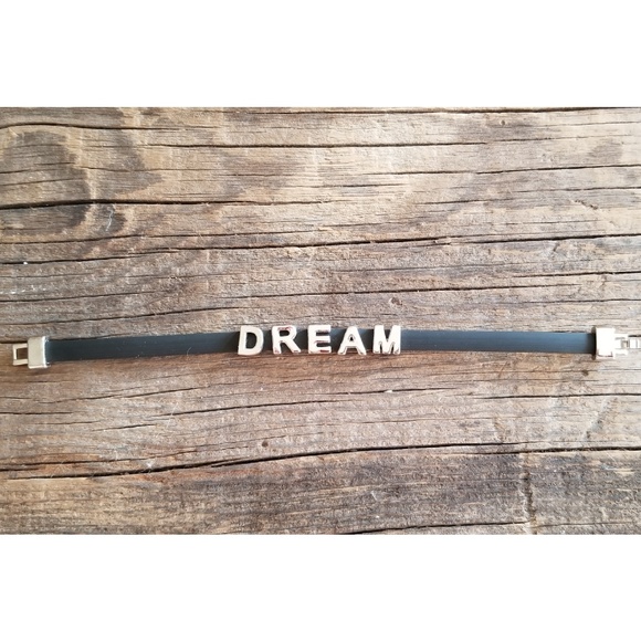 Jewelry - 3/$20⭐ Black and Silver Dream charm bracelet